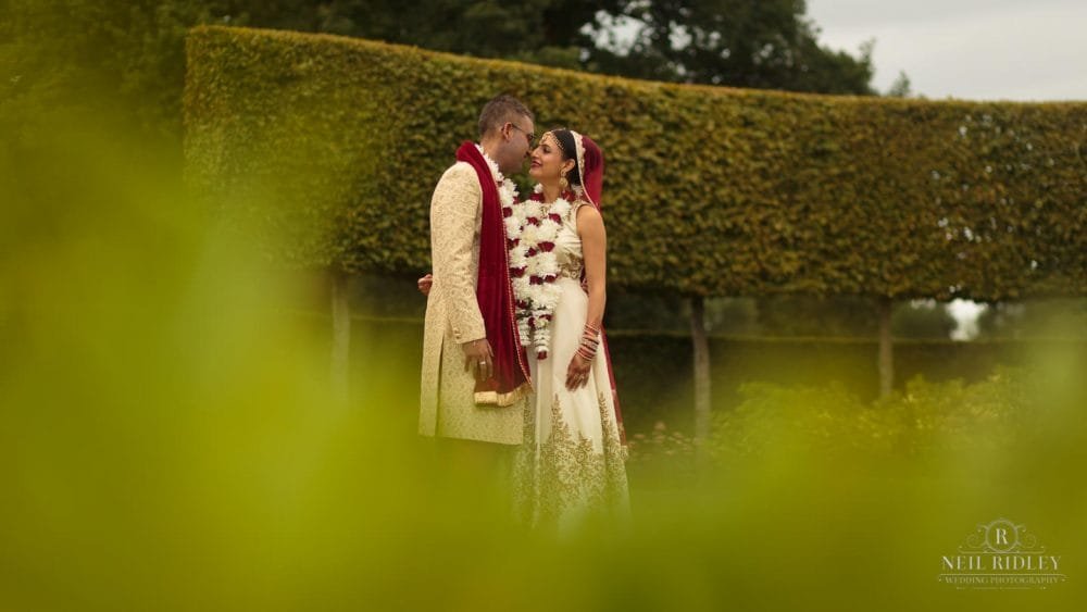 Merrydale Manor Wedding Photographer - Bride and Groom in the Gardens
