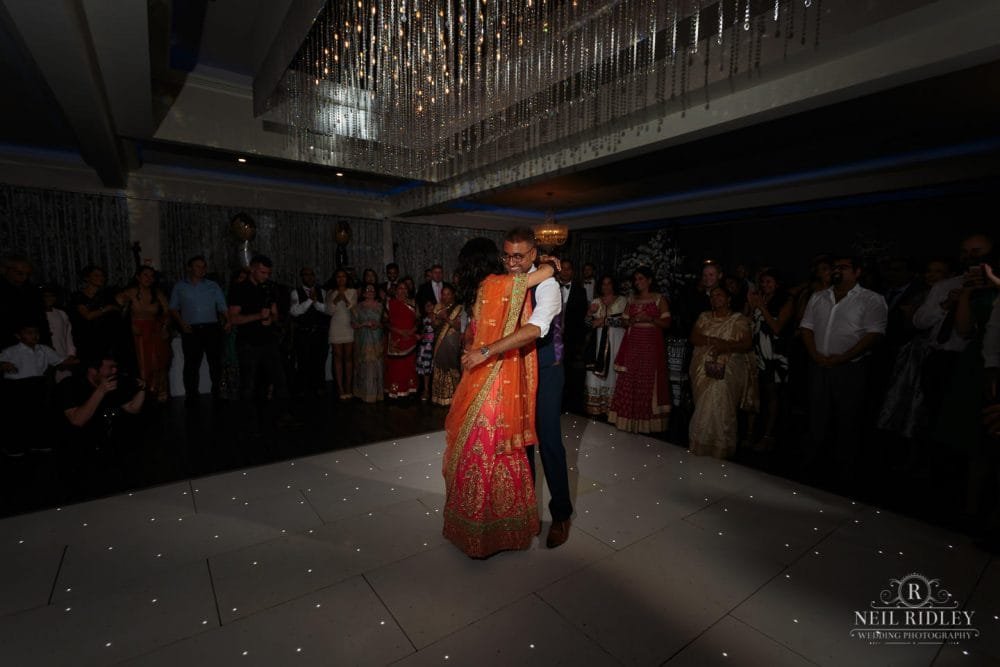 Merrydale Manor Wedding Photographer - Bride and Groom first dance